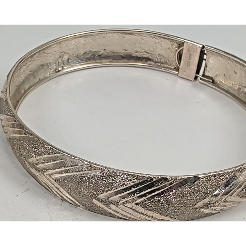 Sterling Silver Textured Chevron Hinged Bangle HAN 925 Bracelet 9.4g
